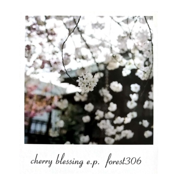 文件:cherry blessing e.p.封面.jpg